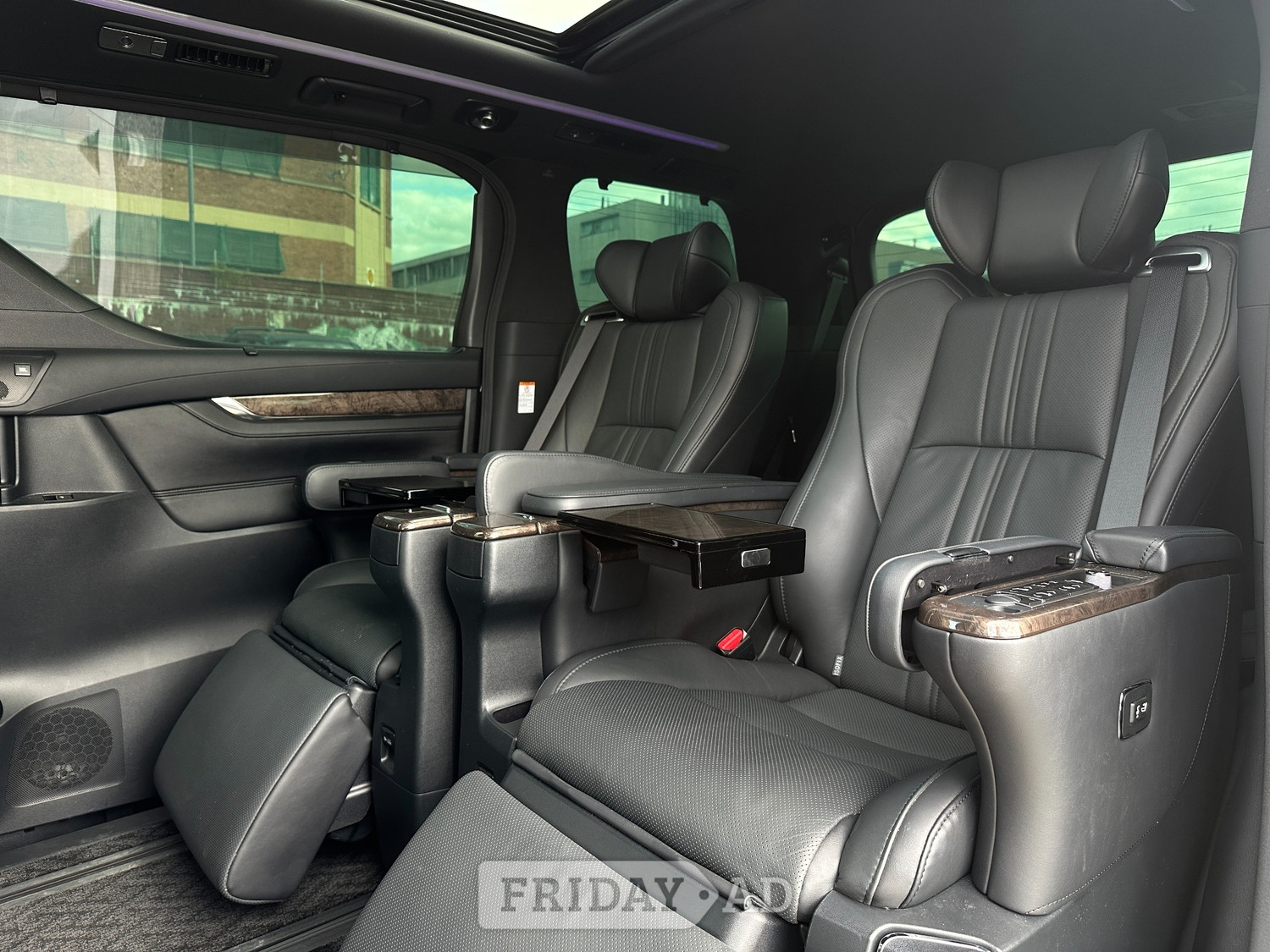 Toyota Vellfire 2017 - Cars