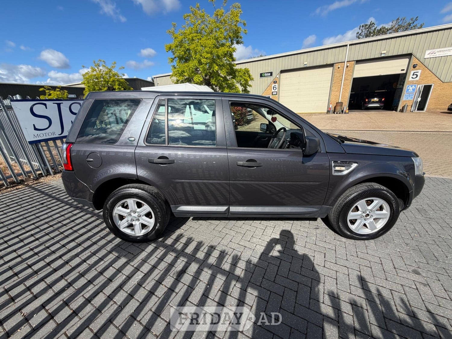 [ berth ]Land Rover Freelander 2