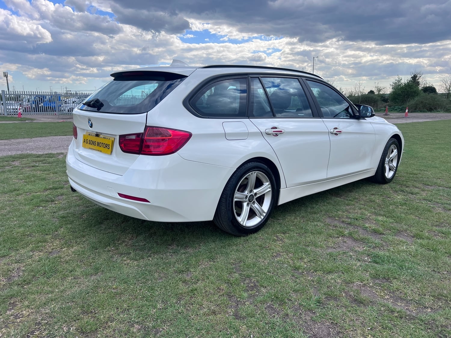 BMW 3 Series 2015 - Cars in Havering