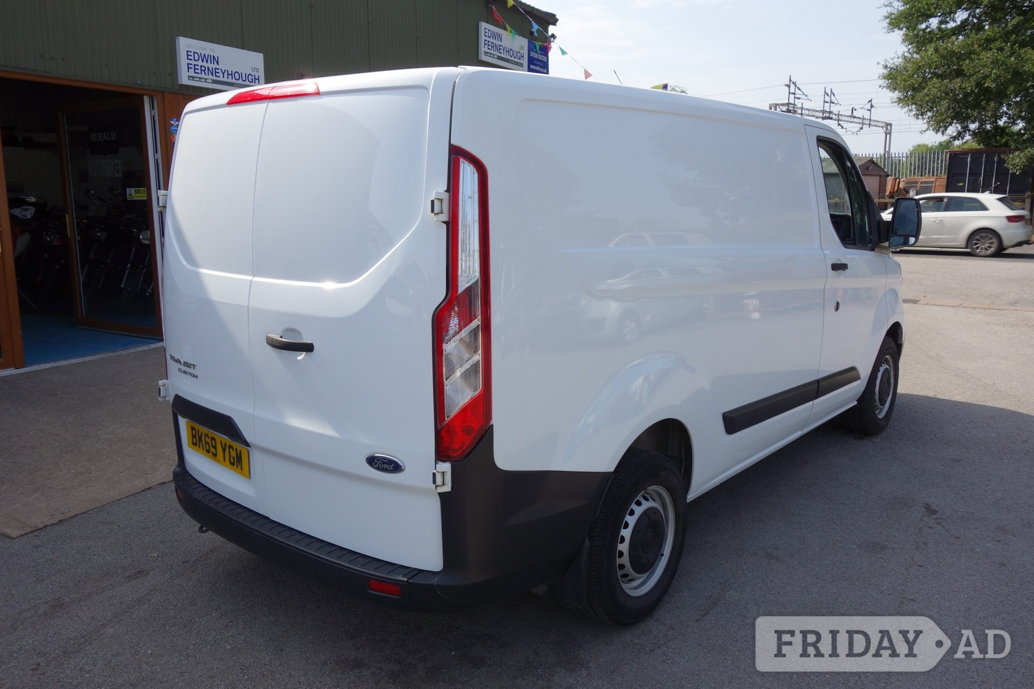 [ berth ]Ford Transit Custom