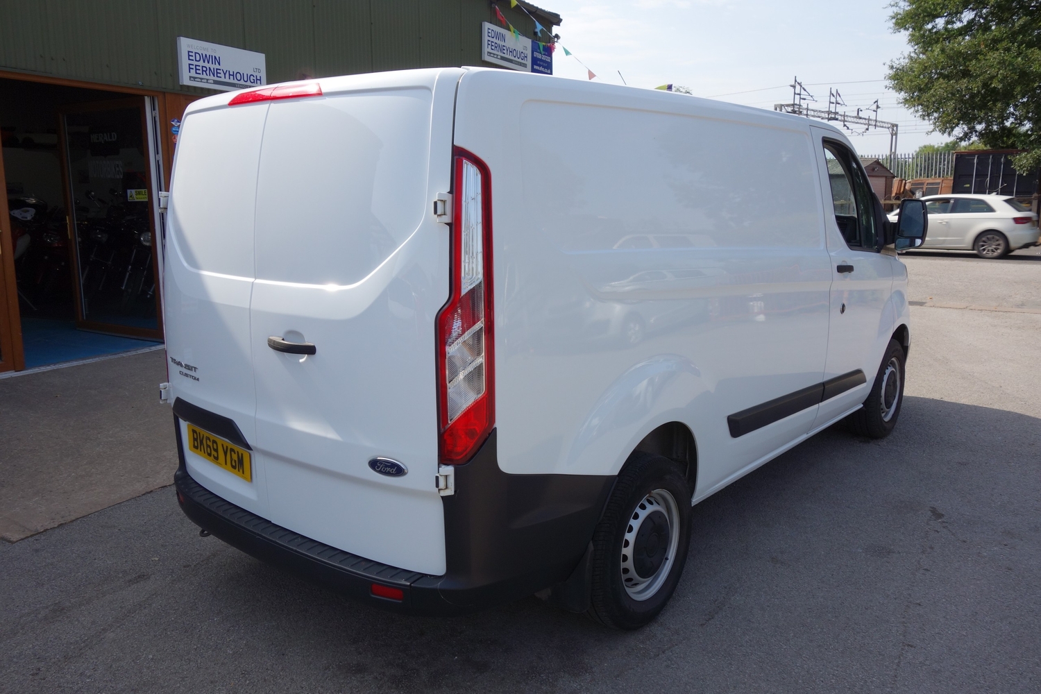 [ berth ]Ford Transit Custom