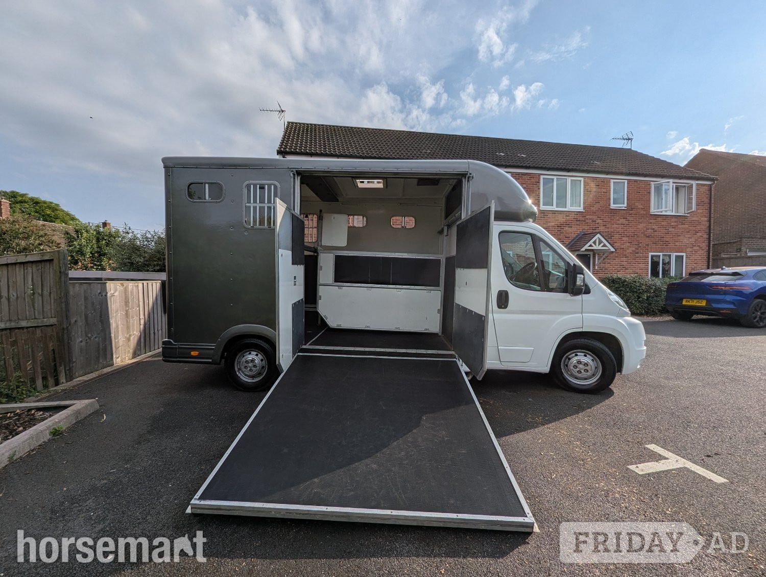 Equi-Trek Sonic Peugeot Horsebox - Trailers & Horseboxes in Marlborough
