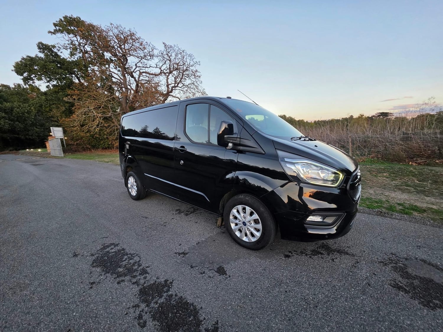 [ berth ]Ford Transit Custom