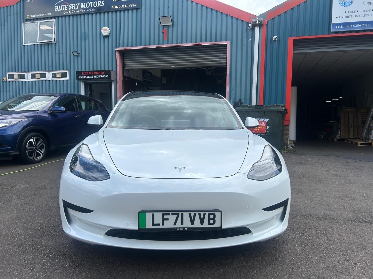 Tesla Model 3 Barnet