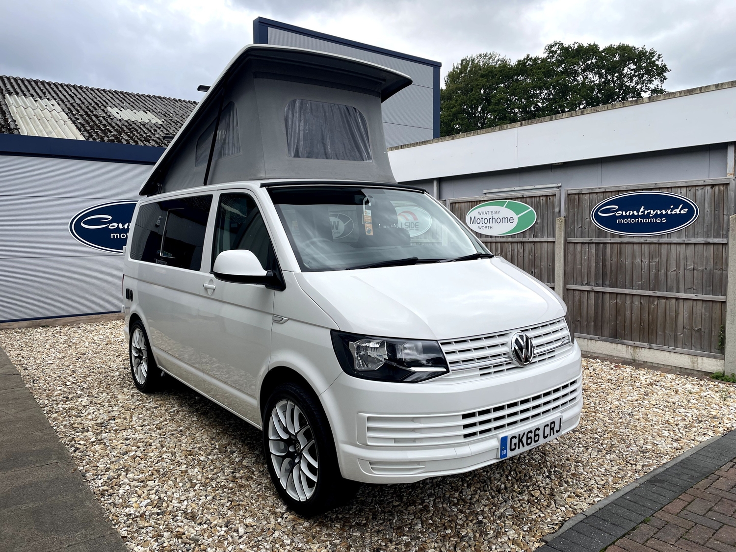 [ berth ]Camper King Karisma Retro