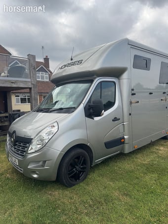 JM Horseboxes J m chaser xl Renault Horsebox