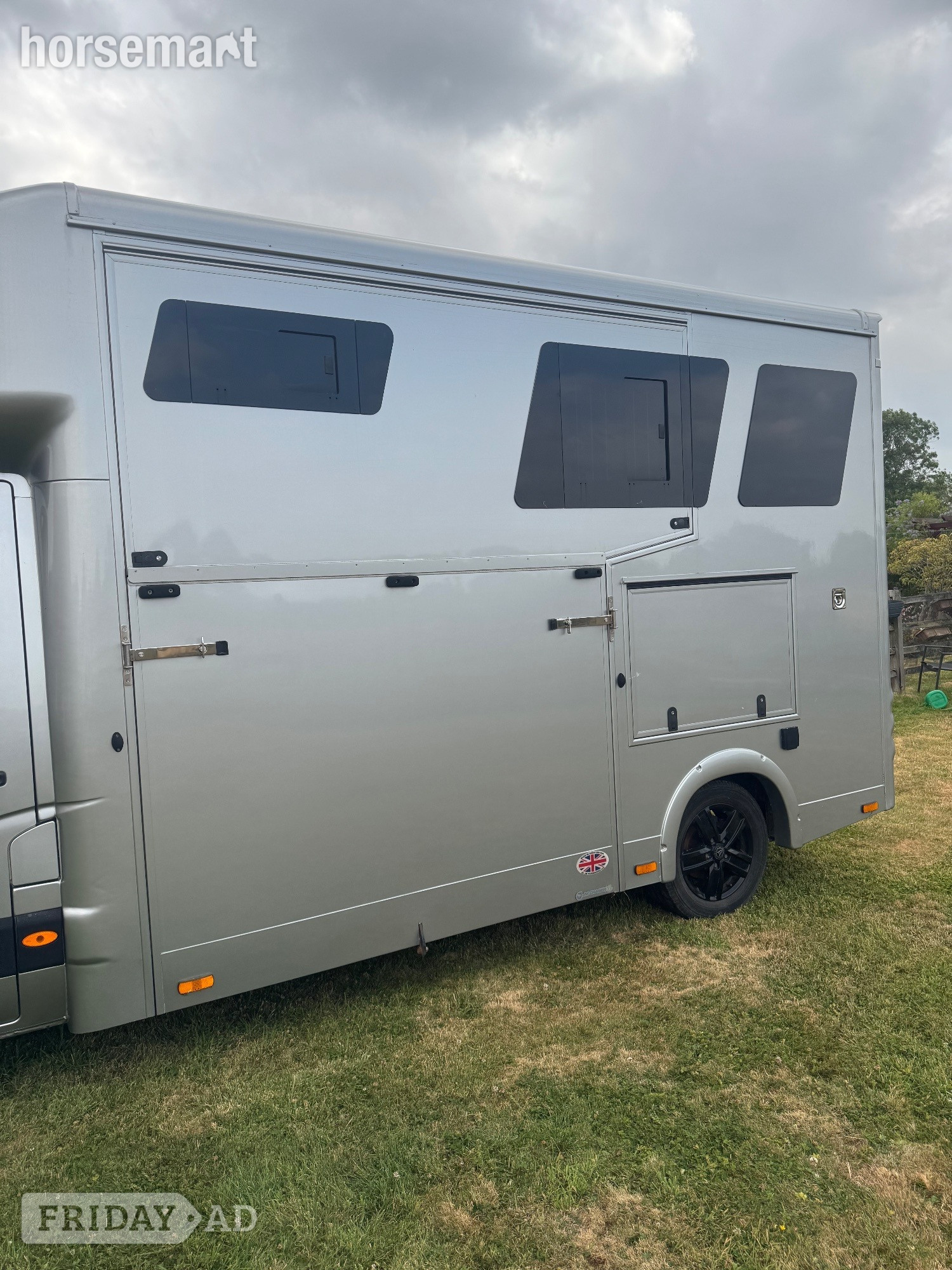 [ berth ]JM Horseboxes 