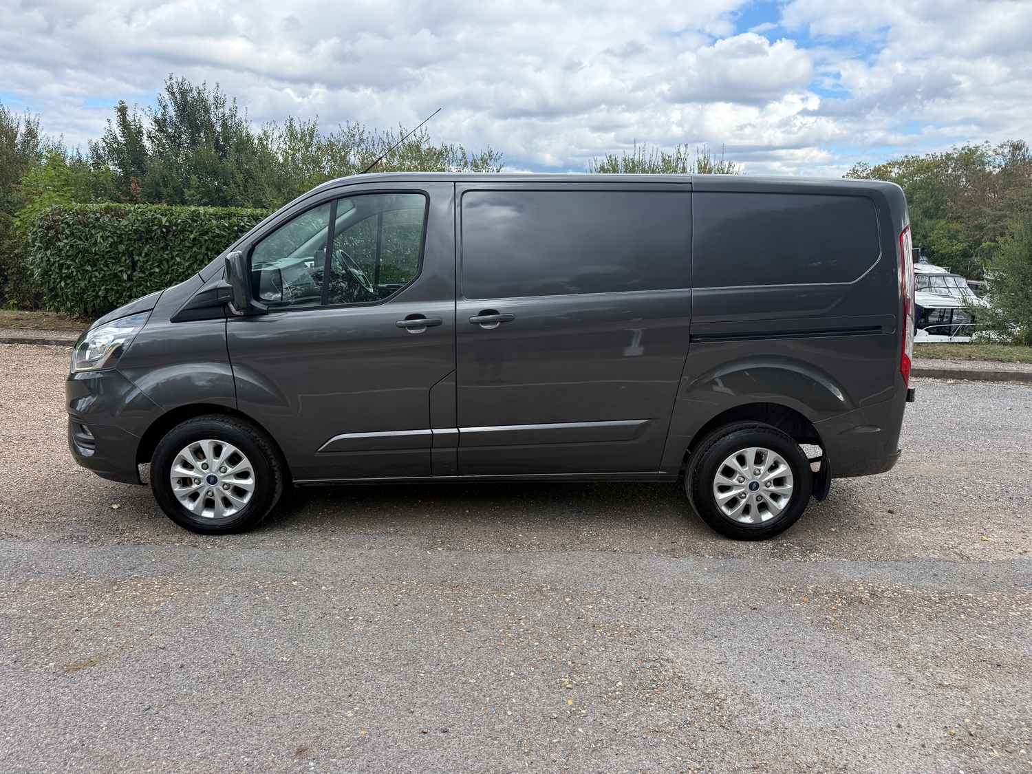 [ berth ]Ford Transit Custom
