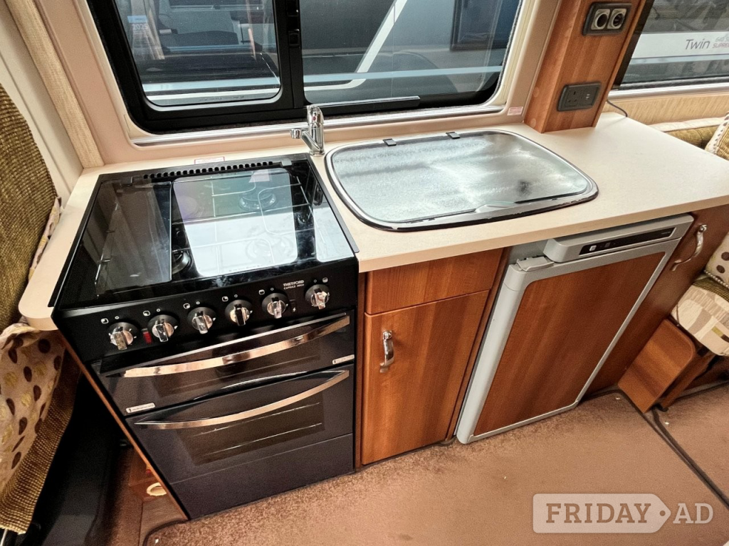 [2 berth ]Auto-Sleepers Warwick Duo