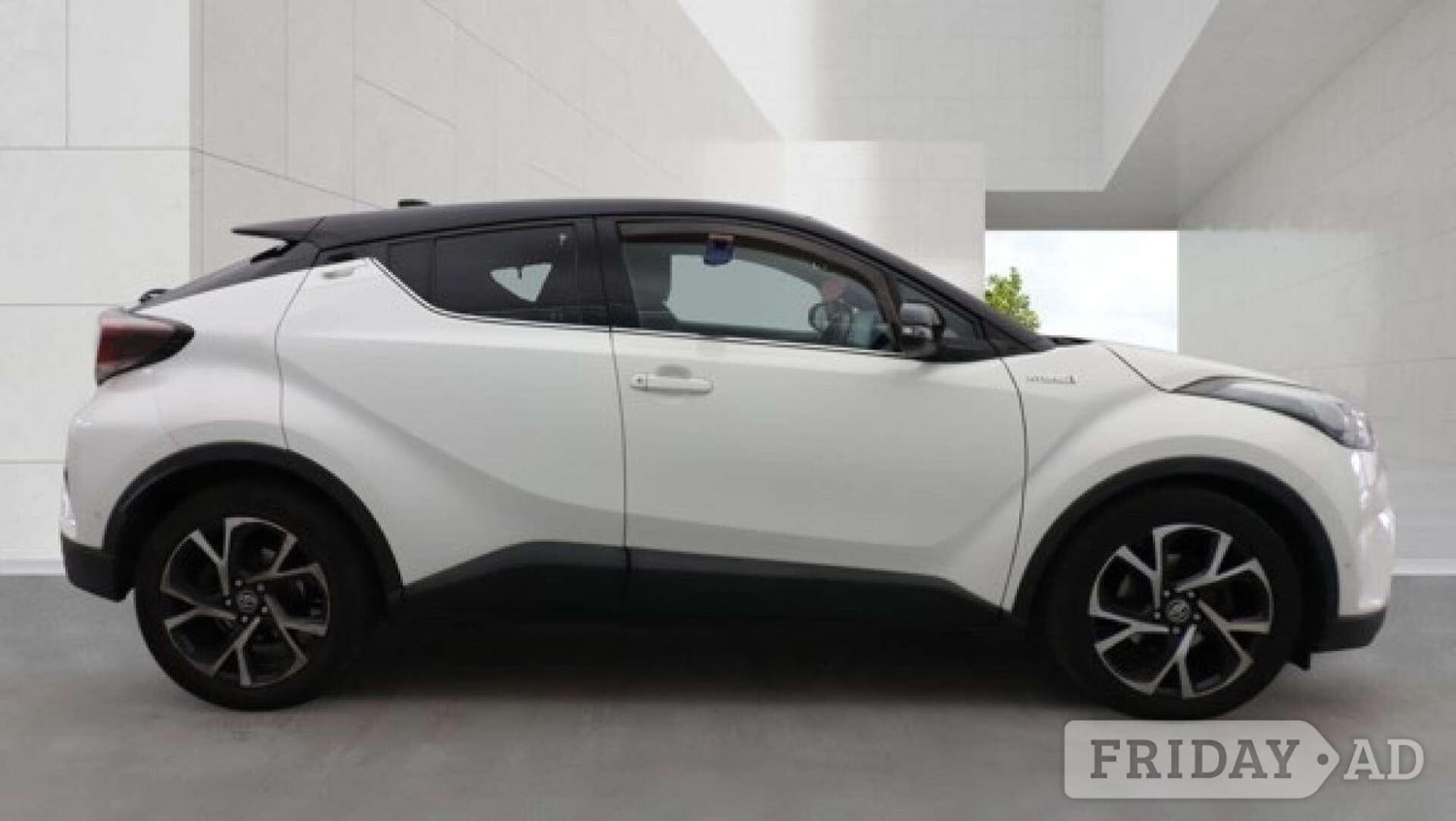 Toyota C-HR 2017 - Cars in Uxbridge