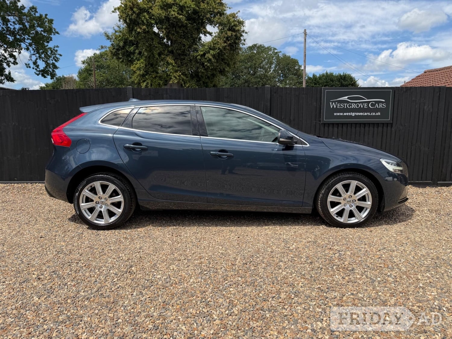 Volvo V40 Addlestone