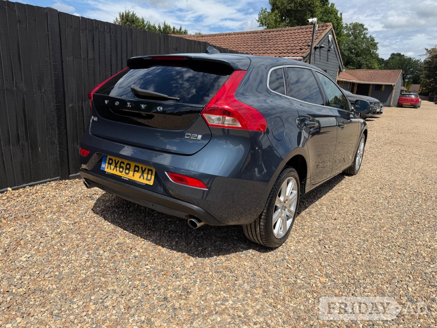 Volvo V40 2018 - Cars in Addlestone
