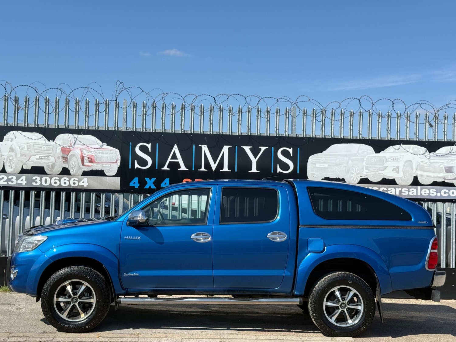 Toyota Hilux 2016 - Vans & Commercial Vehicles in Bedford
