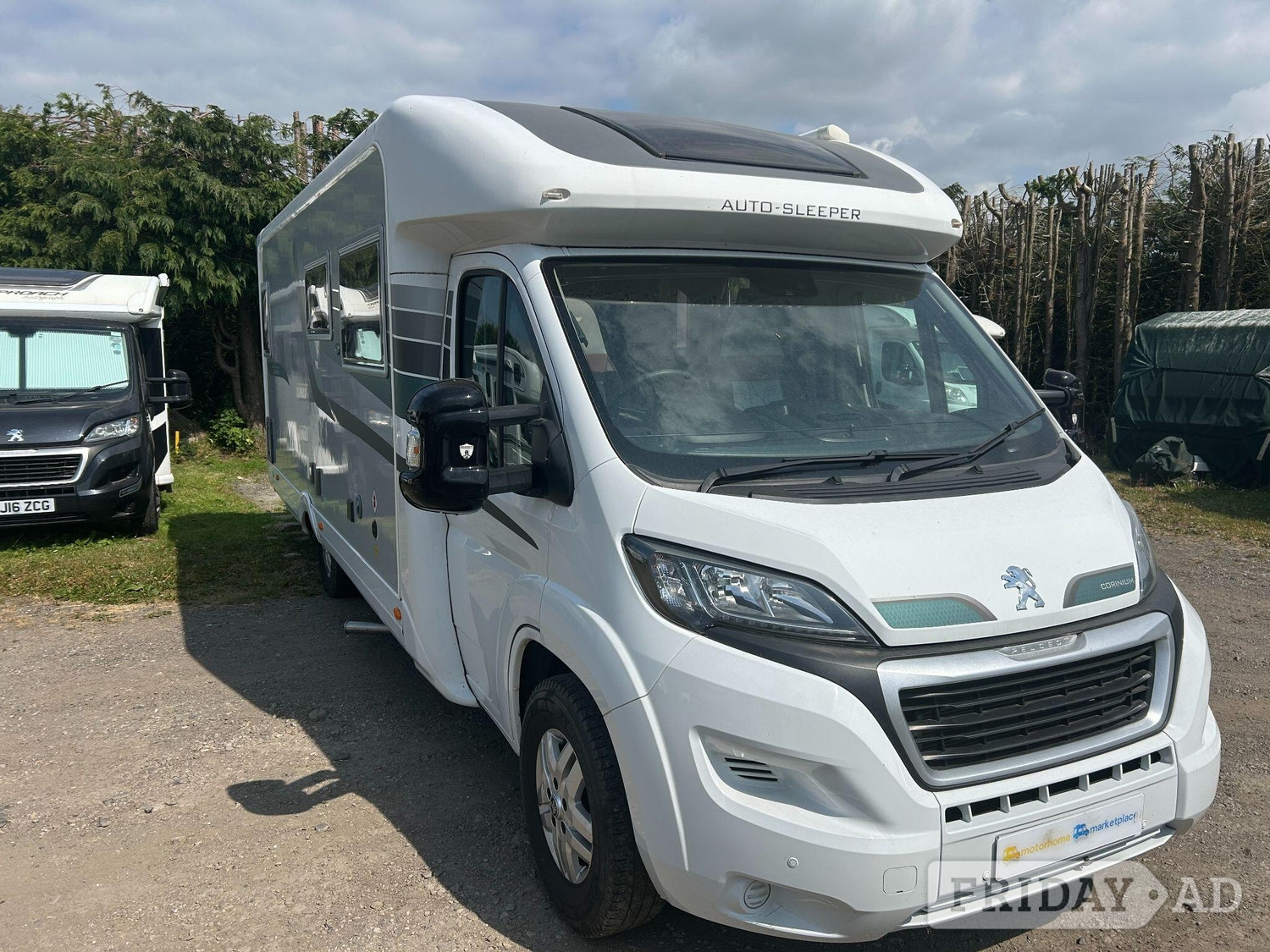 [4 berth ]Auto-Sleepers Corinium FB
