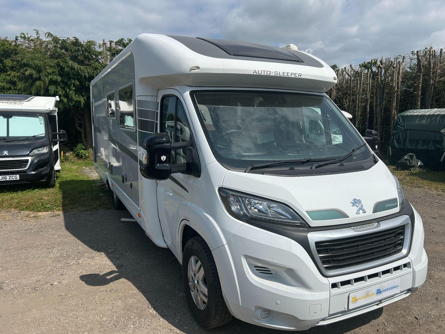 [4 berth ]Auto-Sleepers Corinium FB
