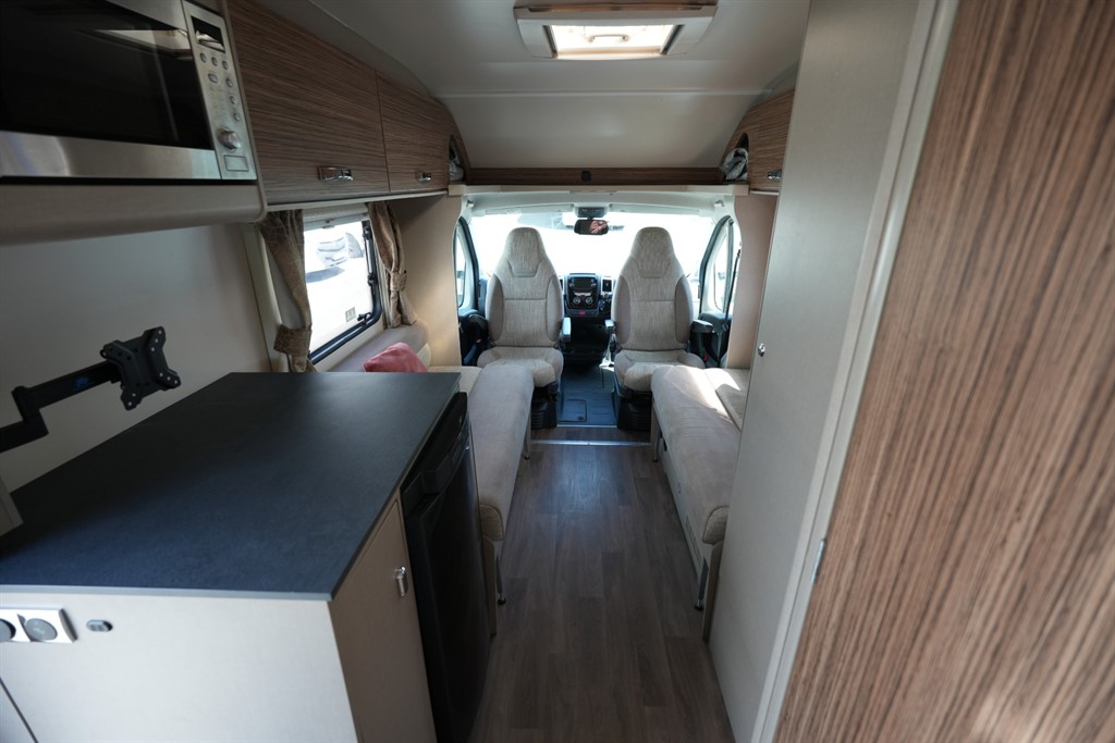 [2 berth ]Swift Edge 412 CHAMPAGNE WITH VB AIR SUSPENSION, REVERSING CA