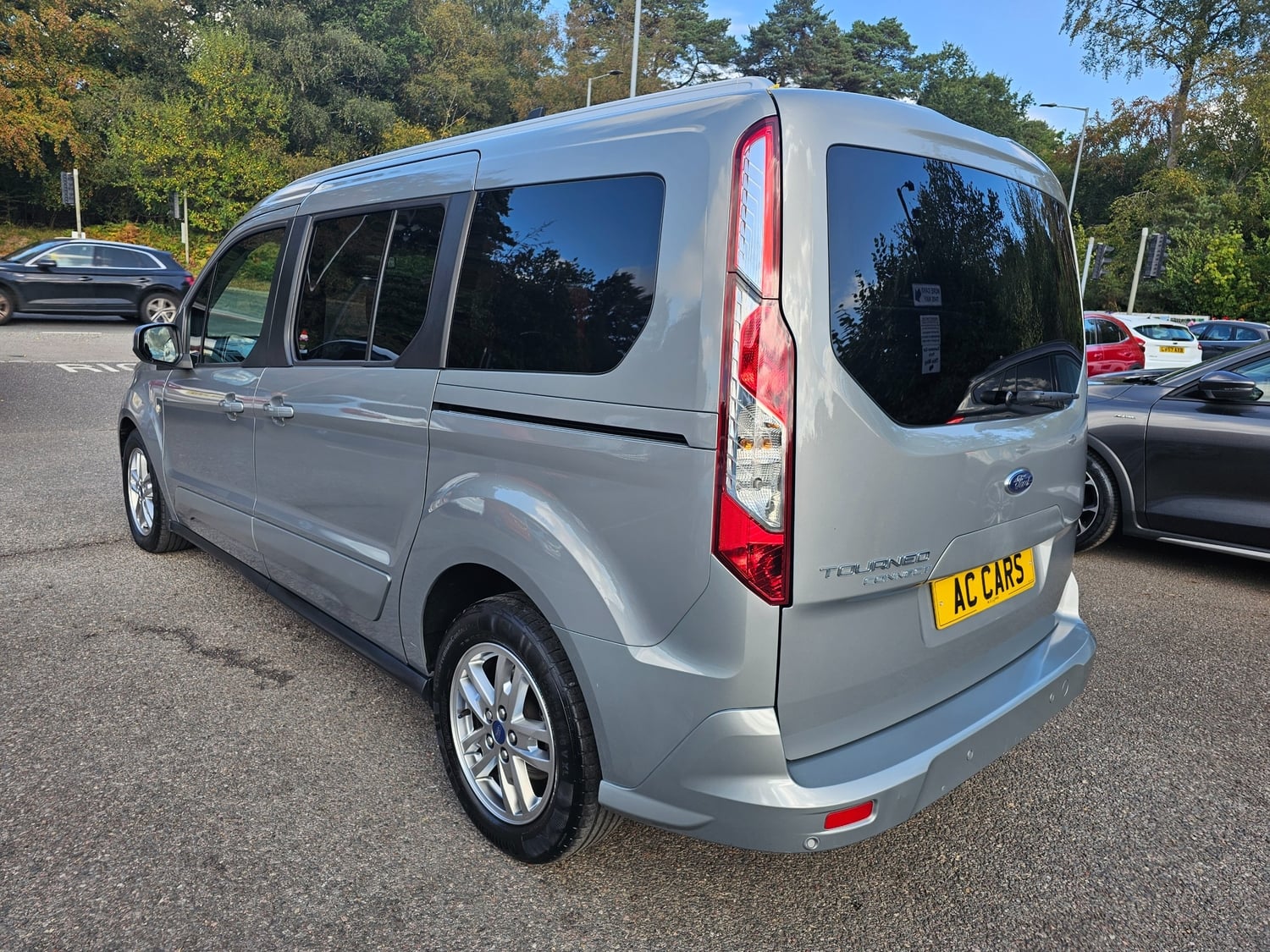 Ford Grand Tourneo Connect 2021 - Cars