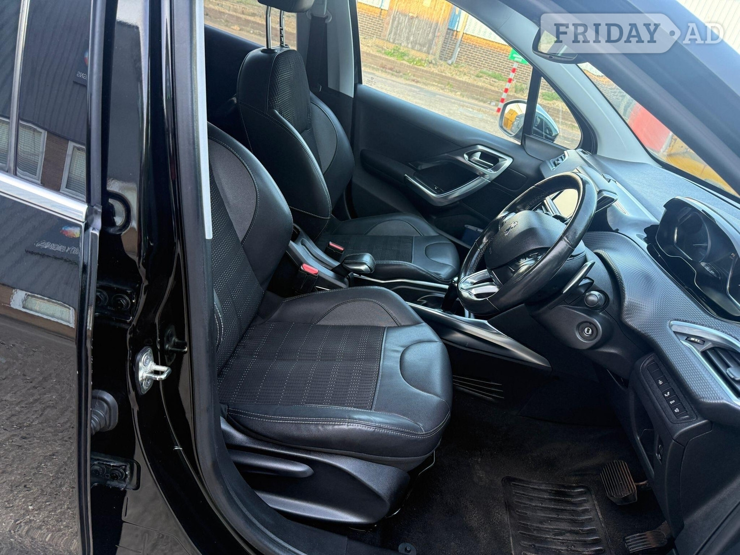 [ berth ]Peugeot 2008