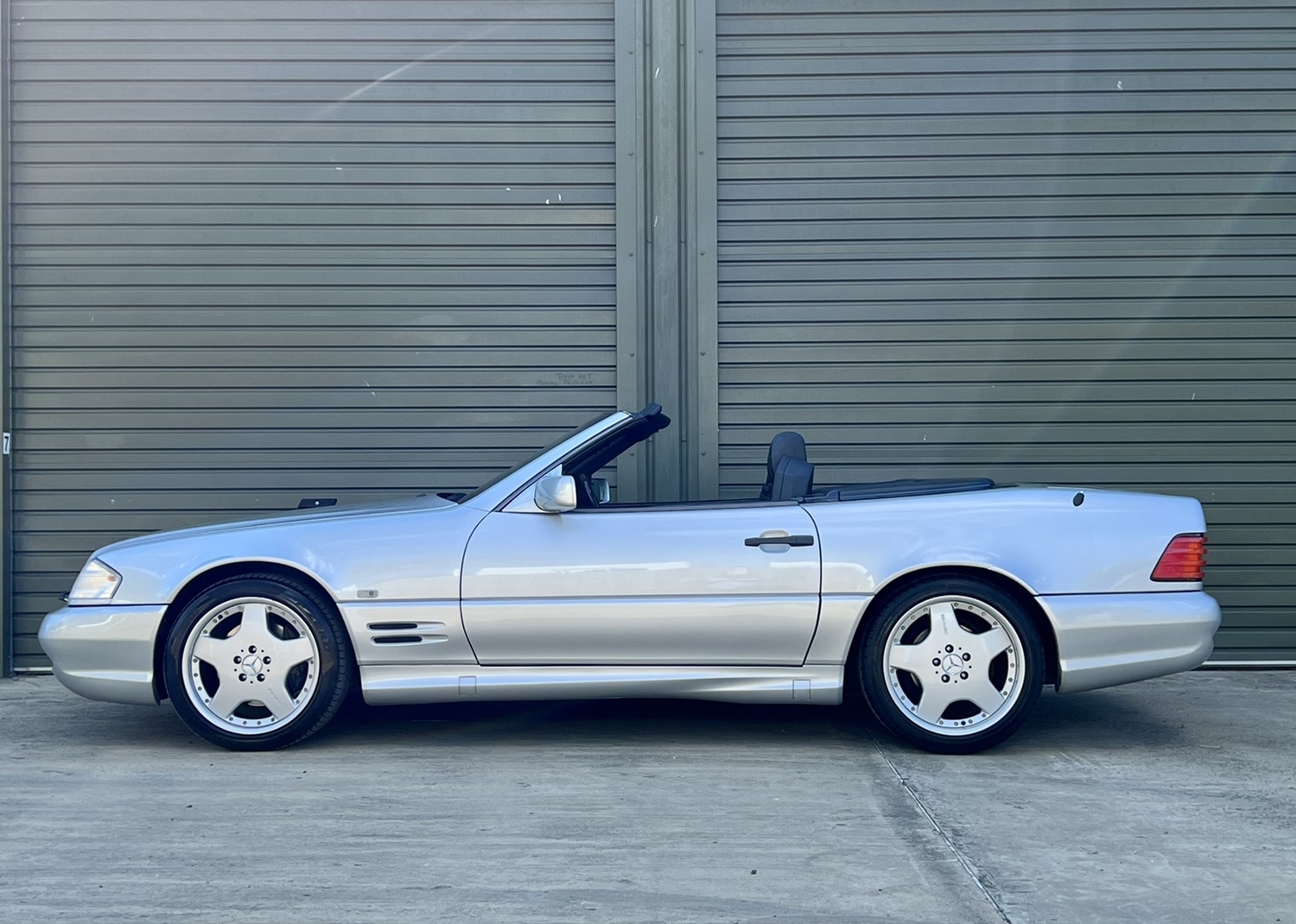 Mercedes-Benz SL 1997 - Cars in Reigate
