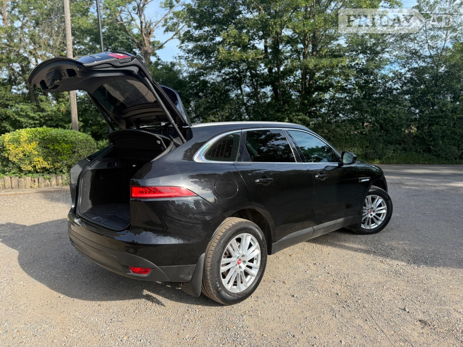 [ berth ]Jaguar F-Pace