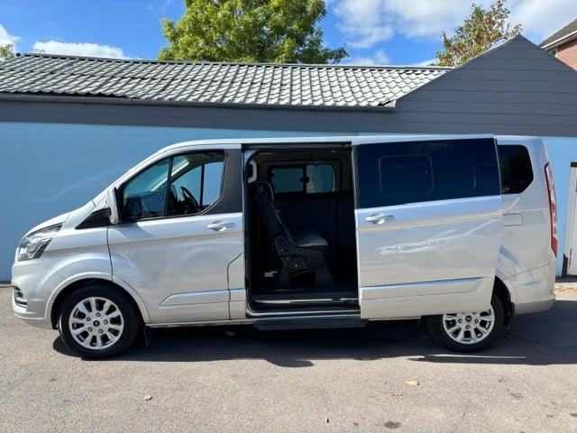 Ford Tourneo Custom 2022 - Vans & Commercial Vehicles in Southampton