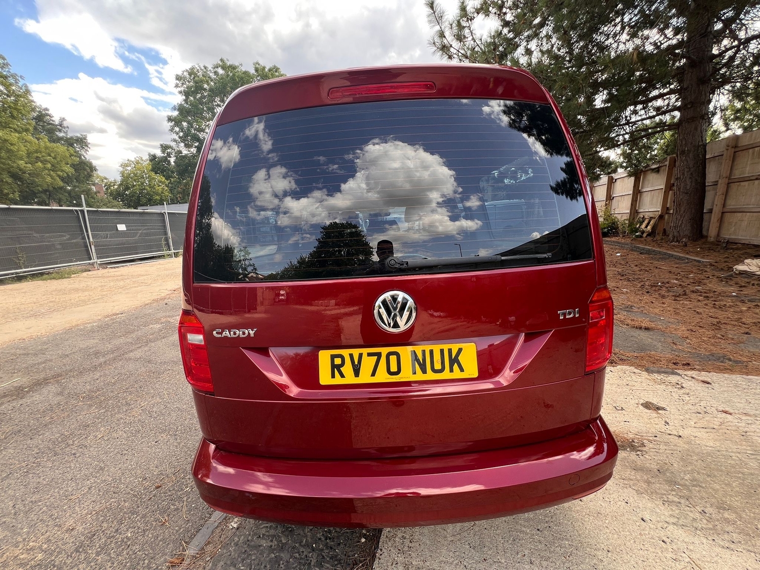 Volkswagen Caddy Maxi Life 2020 - Cars in Brent