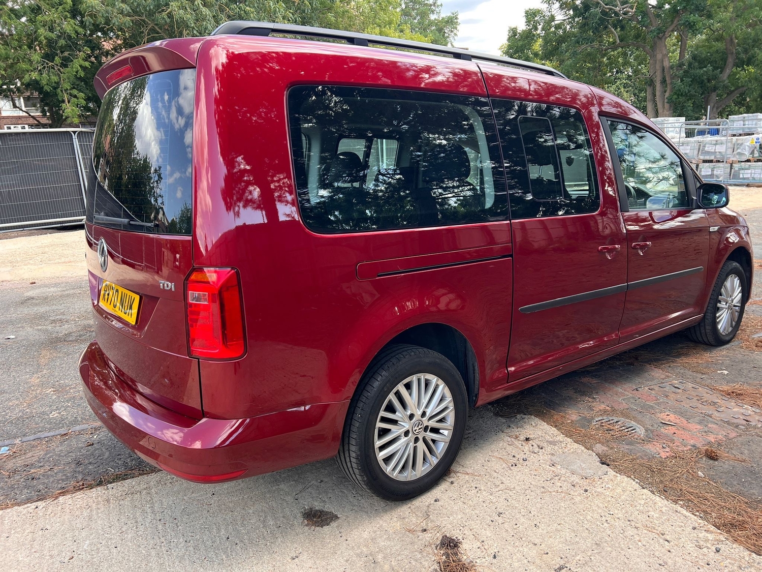 Volkswagen Caddy Maxi Life 2020 - Cars