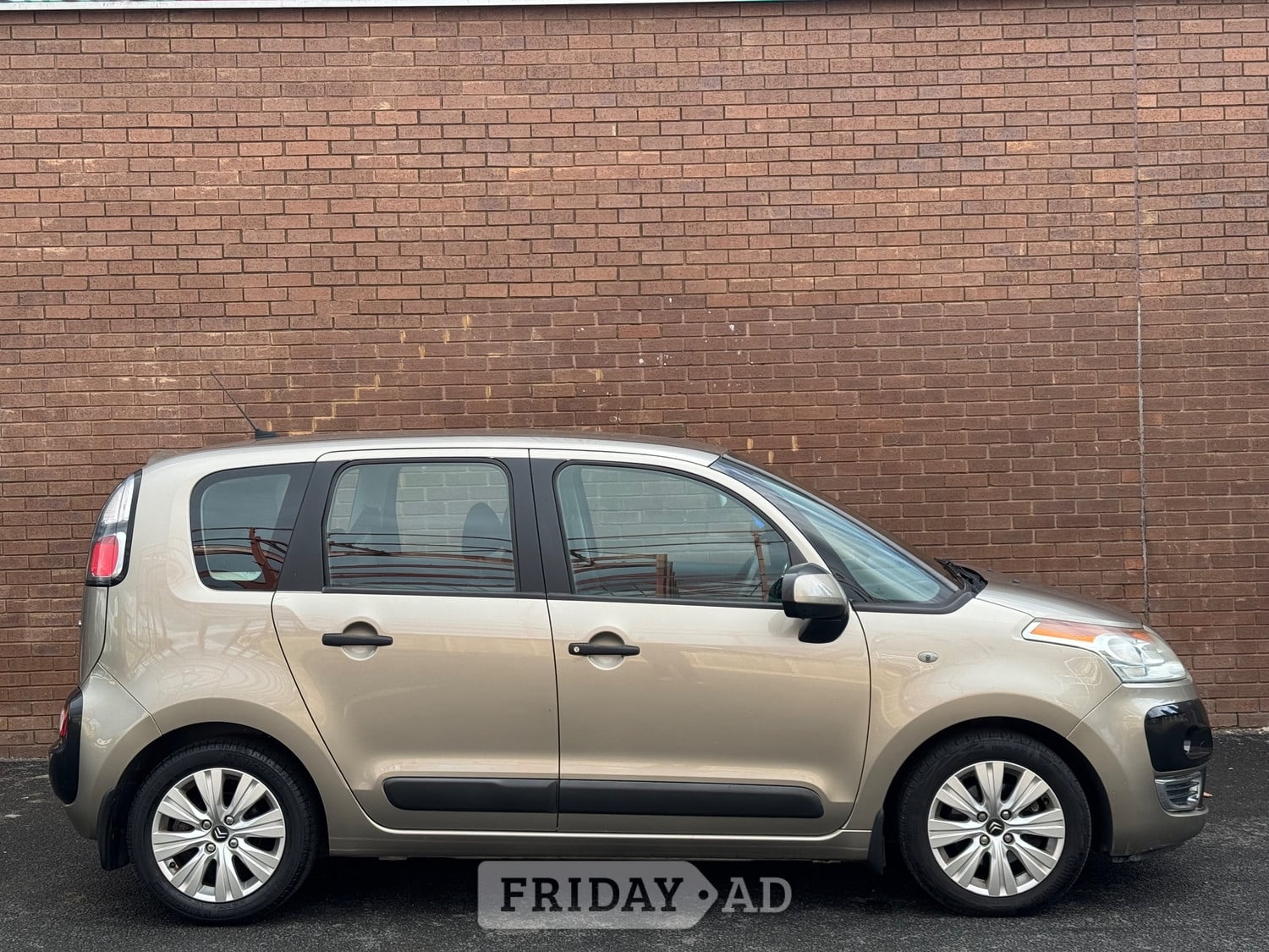 Citroen C3 Picasso 2009 - Cars in Ashford