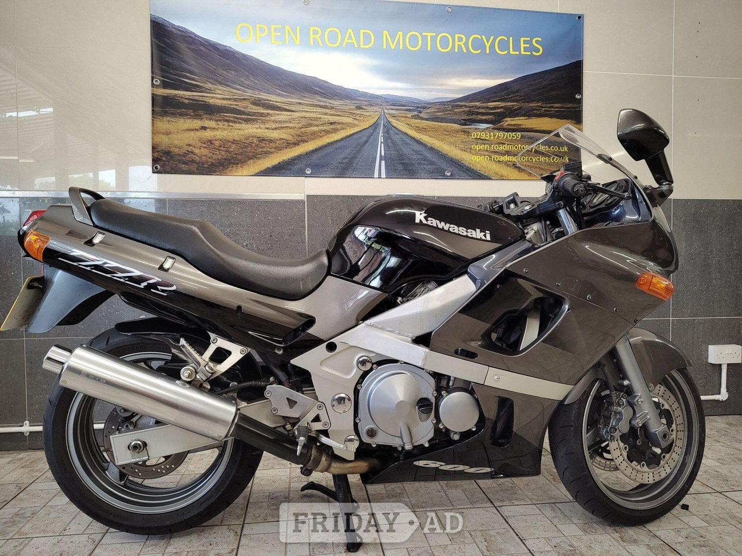 Kawasaki ZZR 1999 in Farnborough