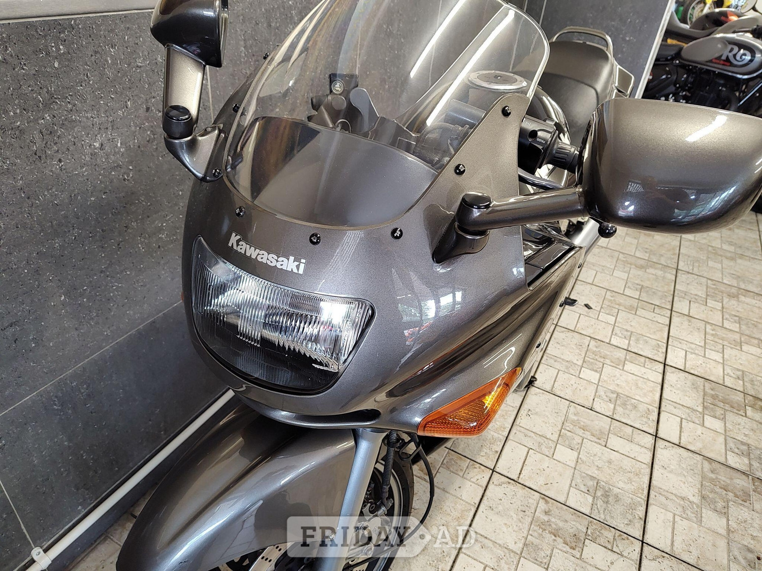 Kawasaki ZZR 1999 - Motorbikes, Scooters & Quads