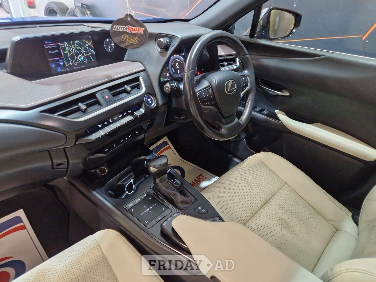 [ berth ]Lexus UX