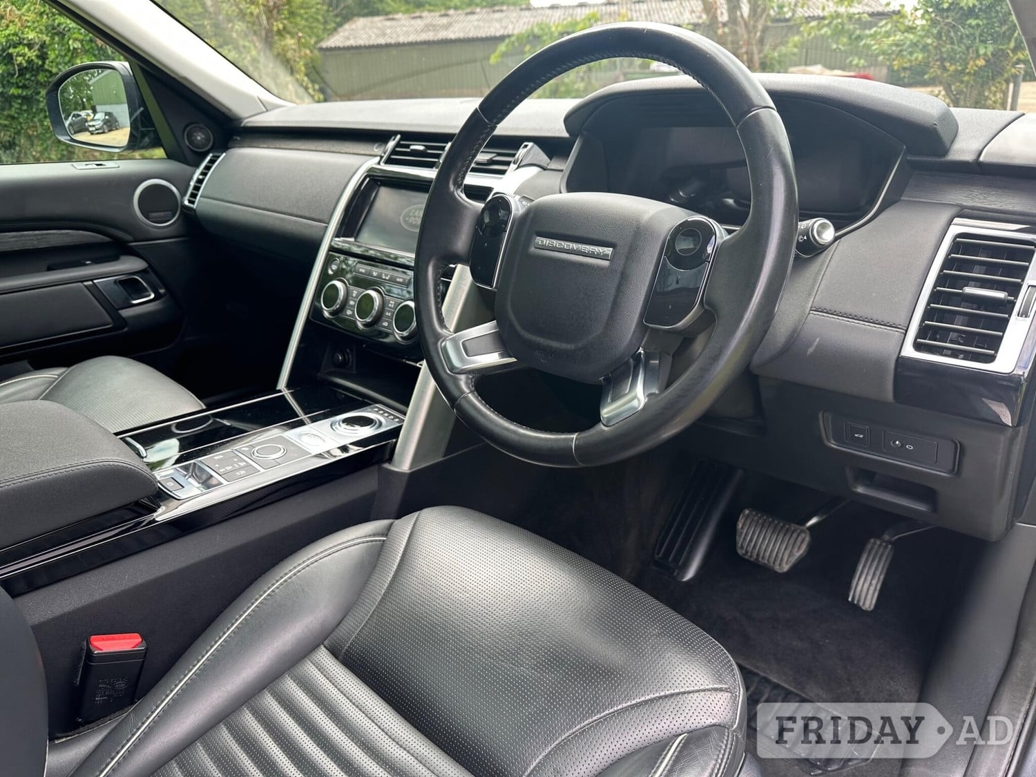 [ berth ]Land Rover Discovery