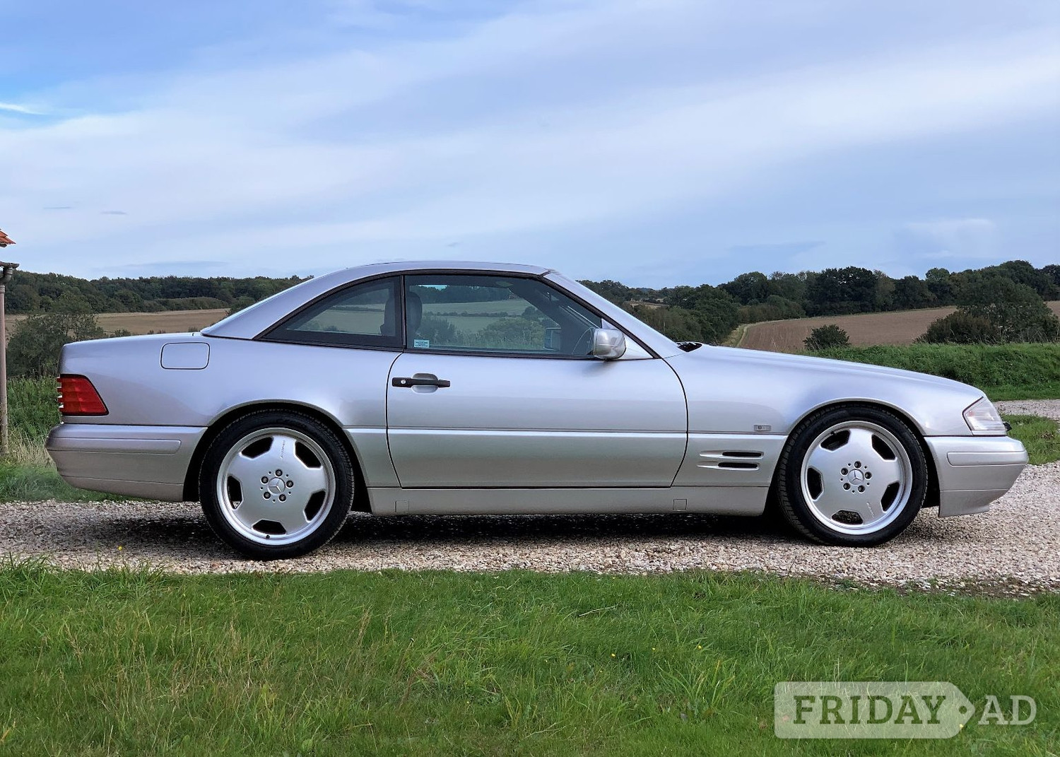 Mercedes-Benz SL 1997 in Reigate