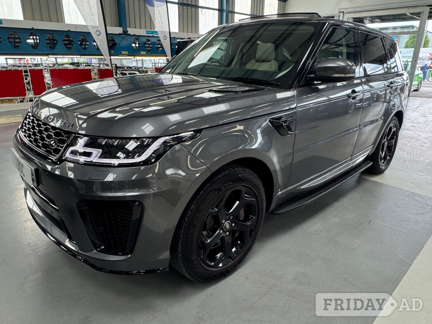 [ berth ]Land Rover Range Rover Sport