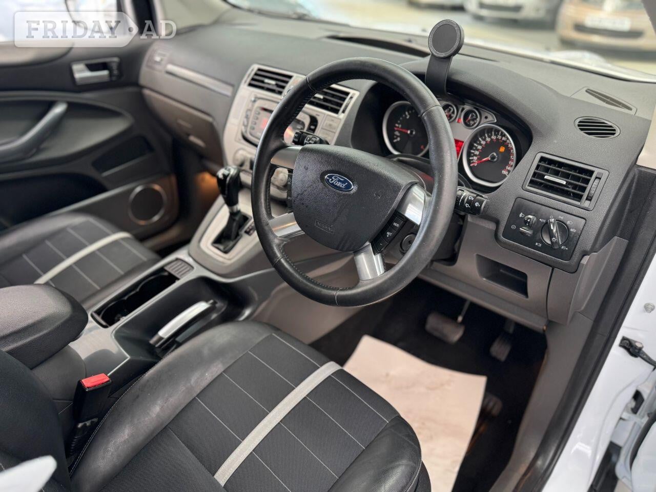 [ berth ]Ford Kuga