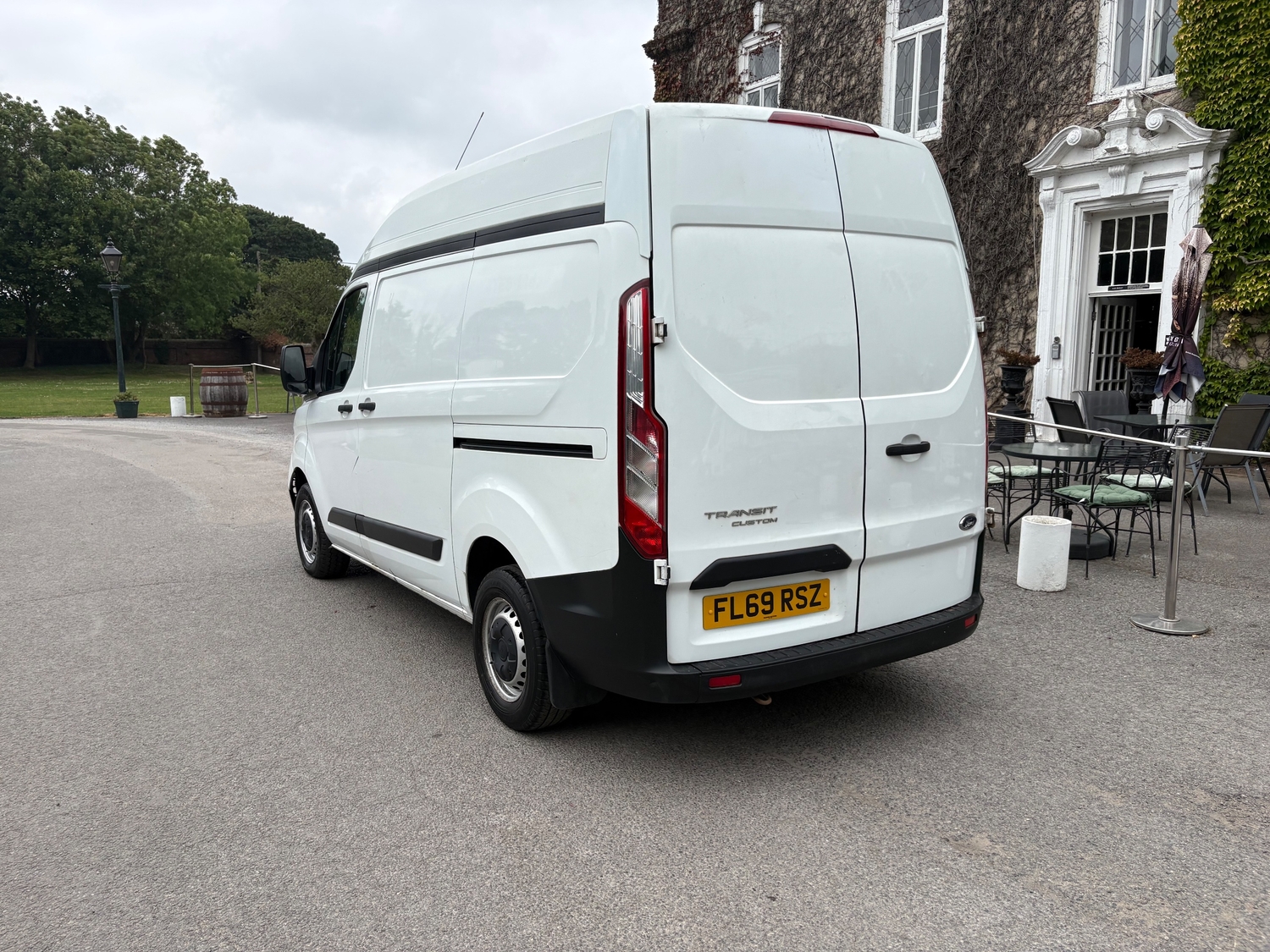 [ berth ]Ford Transit Custom