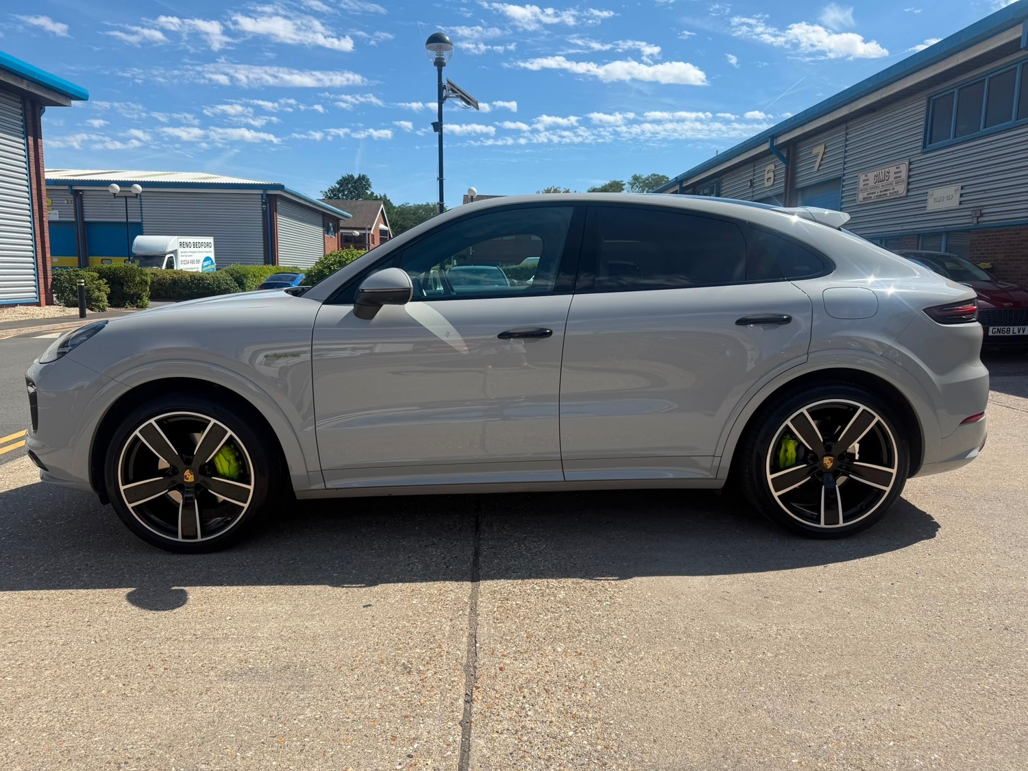 [ berth ]Porsche Cayenne