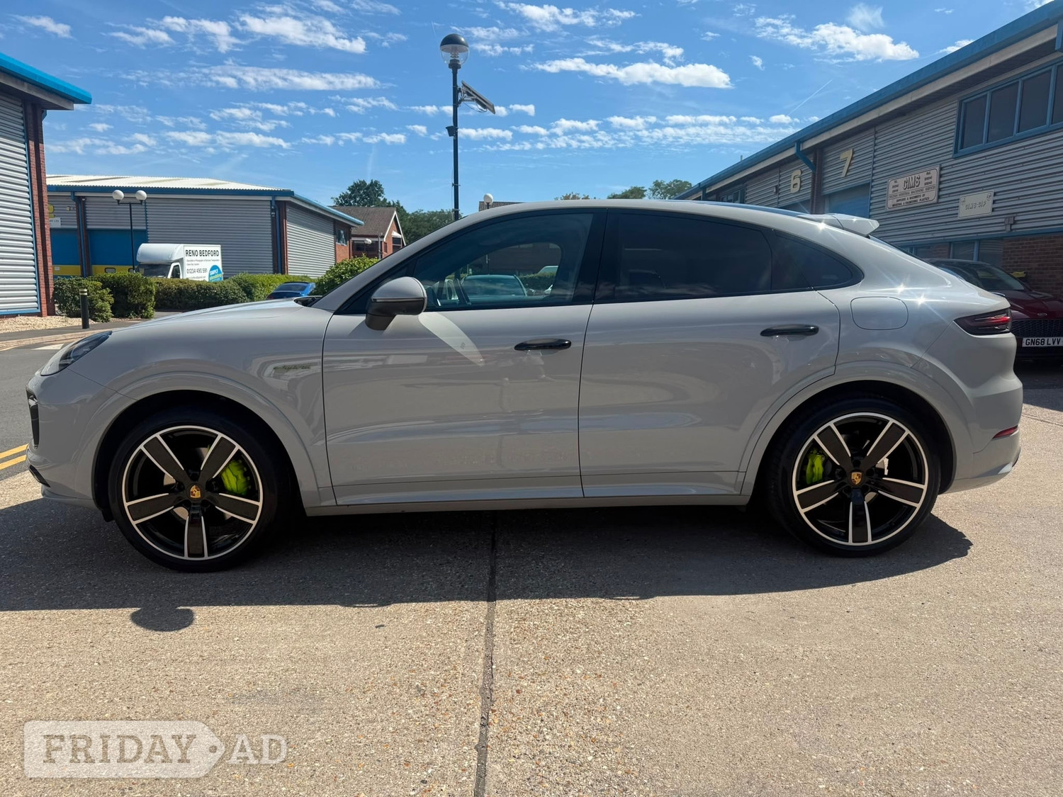 [ berth ]Porsche Cayenne
