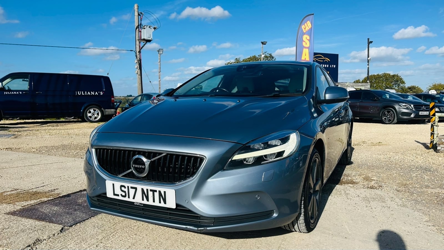 Volvo V40 2017 - Cars in Burford