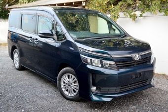 Toyota Voxy 2014