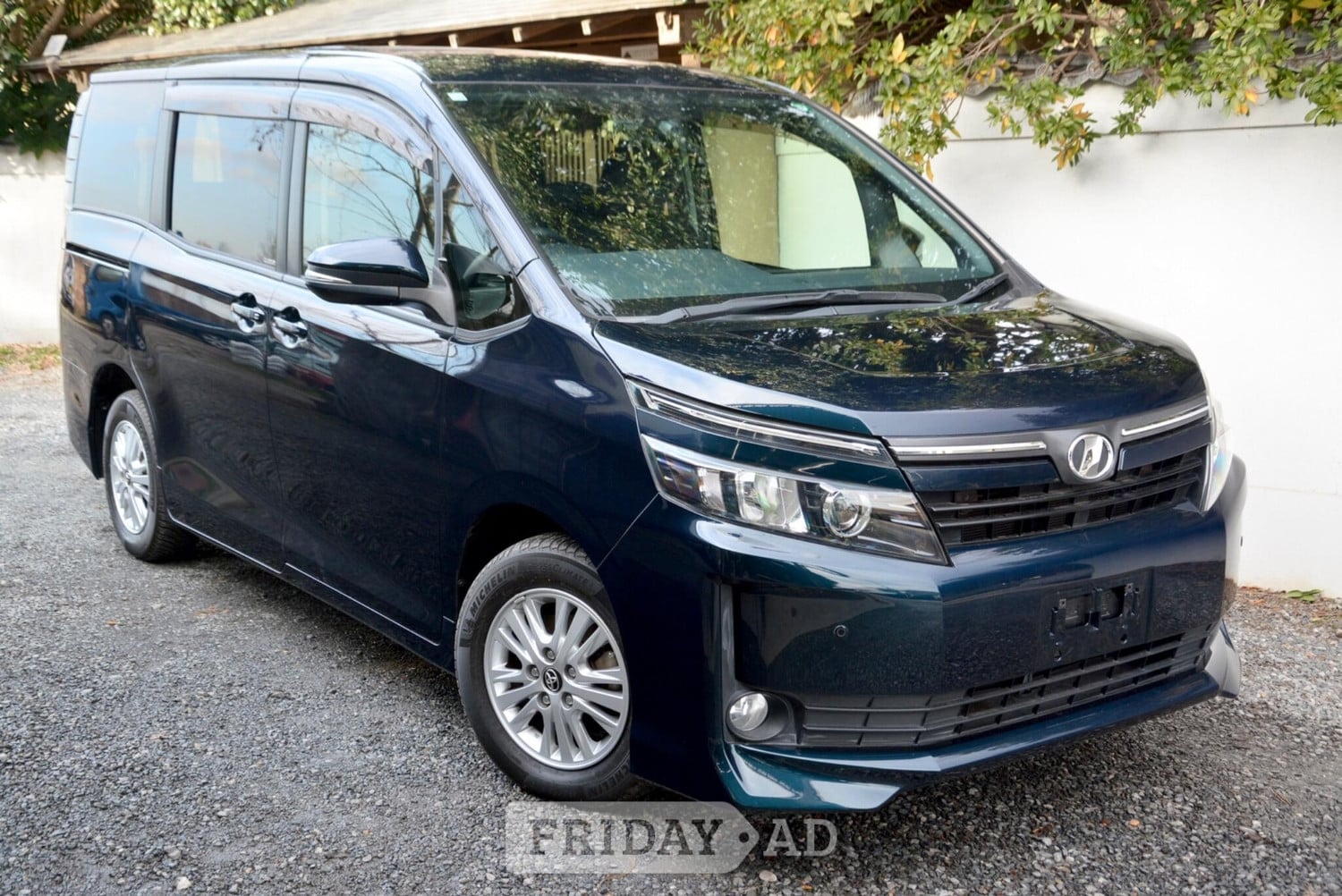 Toyota Voxy 2014 in Chingford