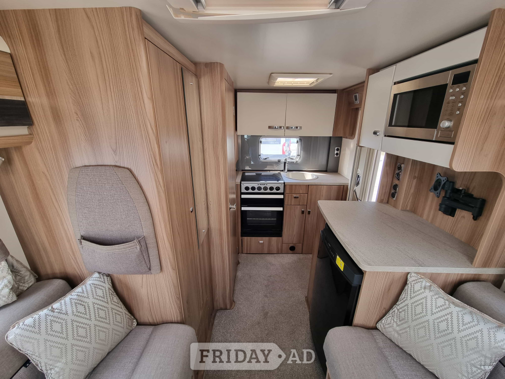 [2 berth ]Bessacarr 412