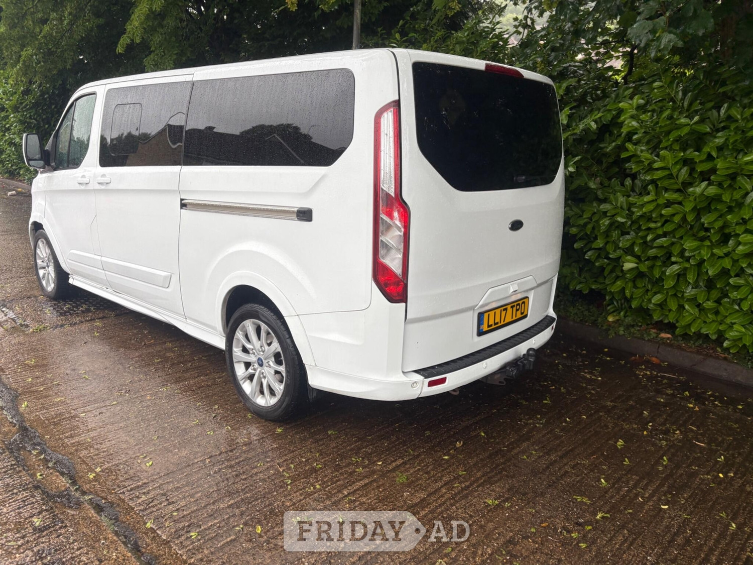 Ford Tourneo Custom 2017 - Vans & Commercial Vehicles in High Wycombe