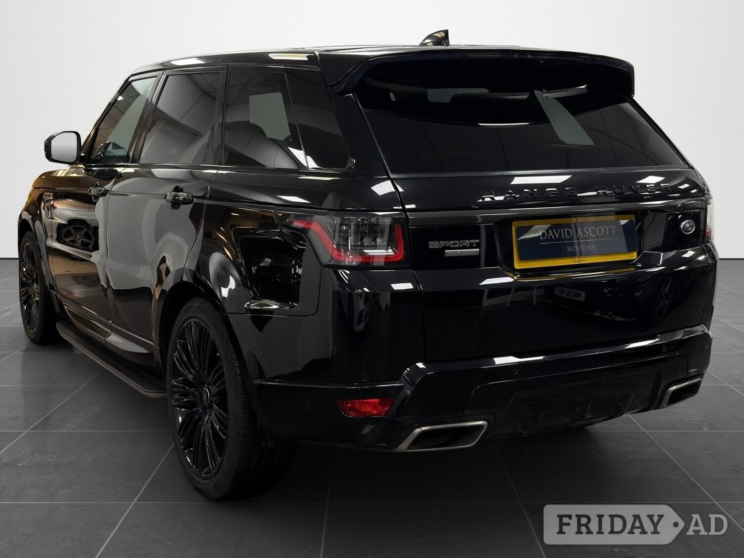 [ berth ]Land Rover Range Rover Sport