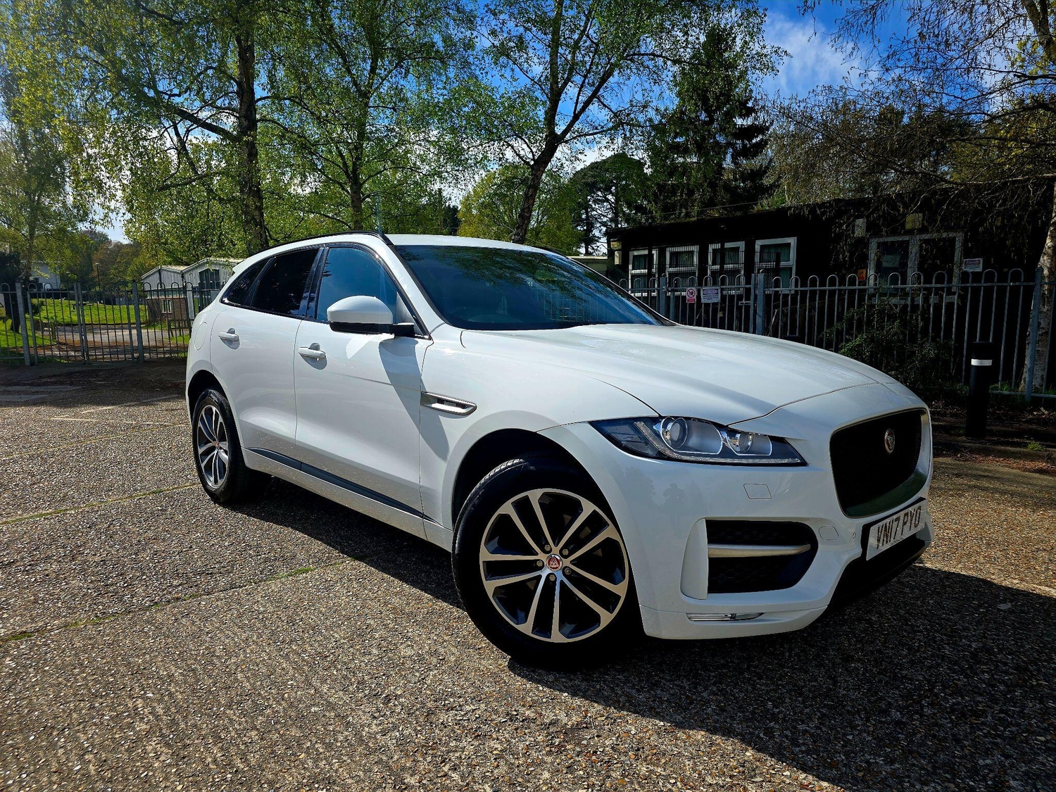 [ berth ]Jaguar F-Pace