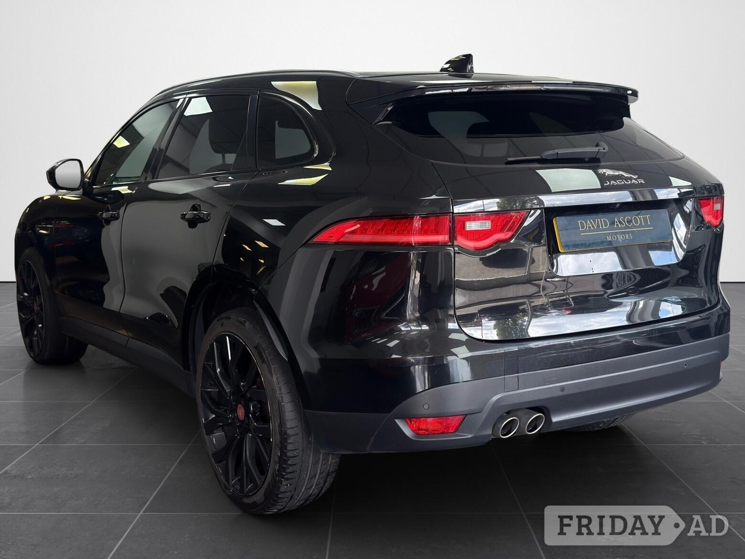 [ berth ]Jaguar F-Pace