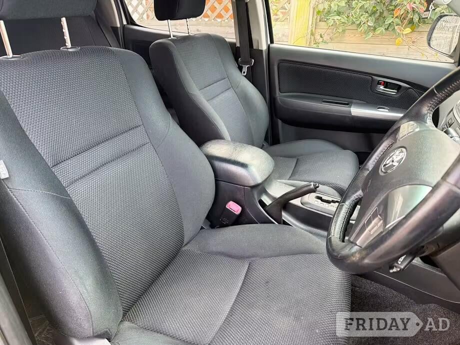 Toyota Hilux 2016 - Vans & Commercial Vehicles in Bedford