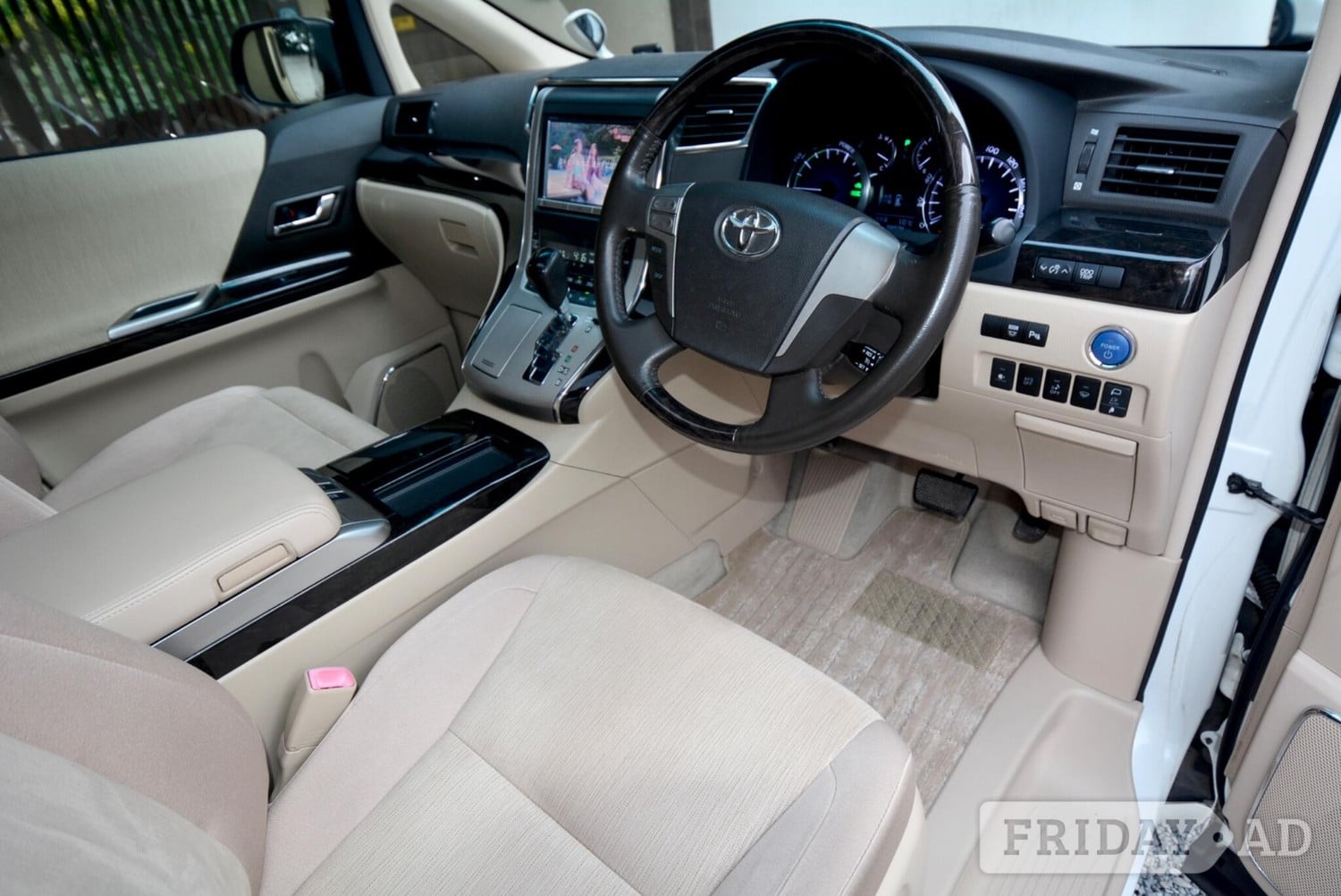 Toyota Alphard Chingford