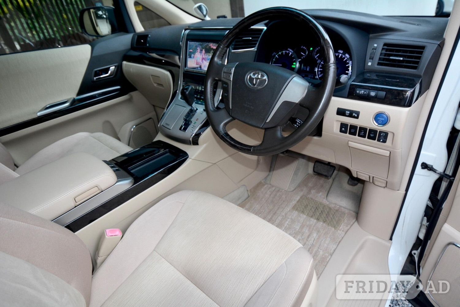 Toyota Alphard Chingford