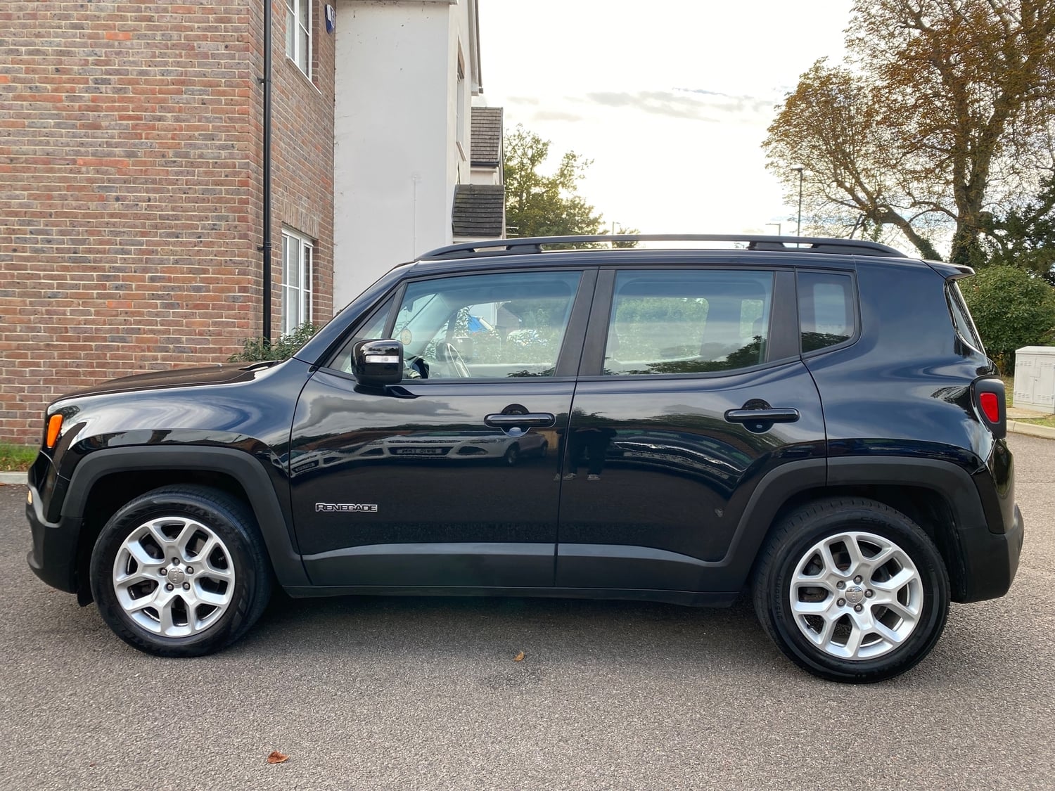 Jeep Renegade 2017 - Cars in Hitchin